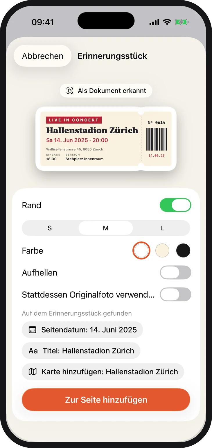 Ausgeschnittenes Konzertticket mit Sticker-Rand und den Vorschlägen Seitendatum, Titel und Karte